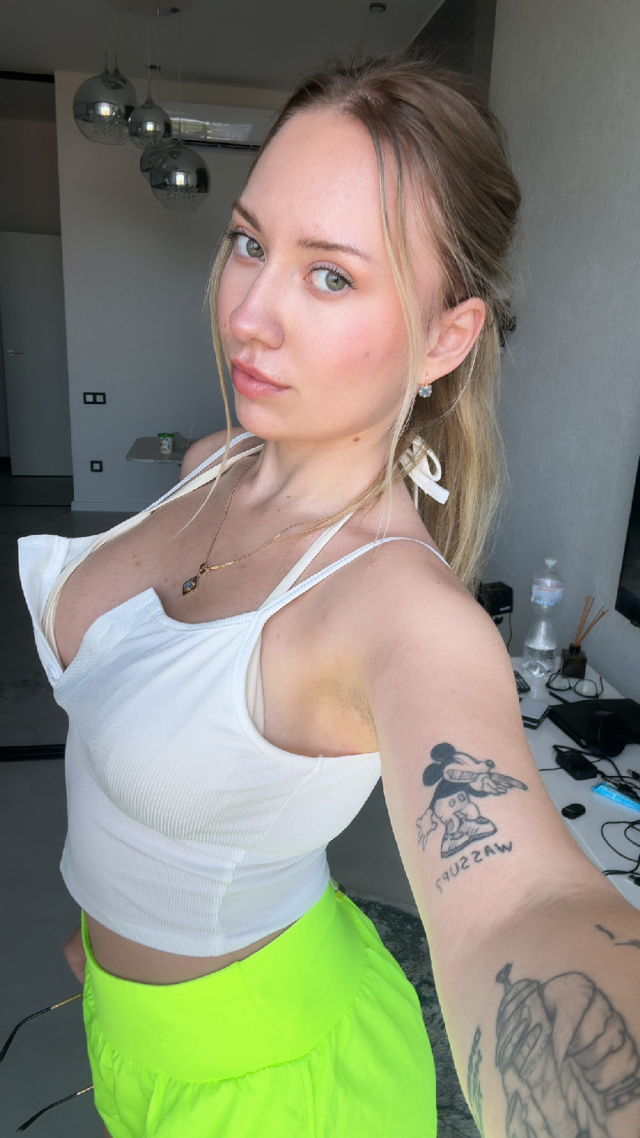 KateV in her underwear in Diyarbakir