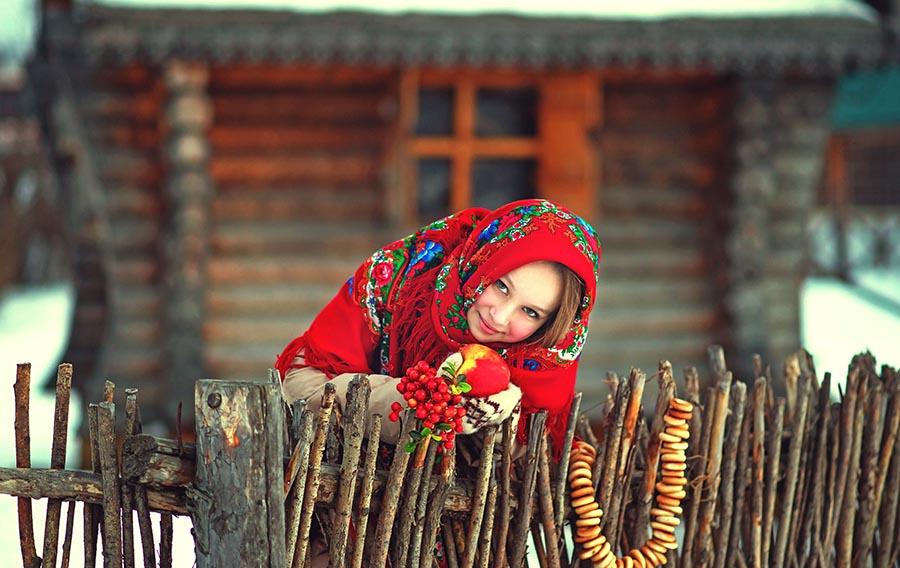 Sexy girl Women in Slavic costumes in Diyarbakir