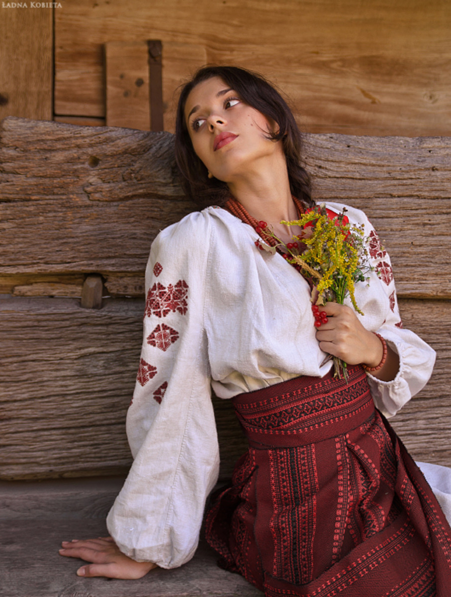 Girls in Slavic costumes in Diyarbakir